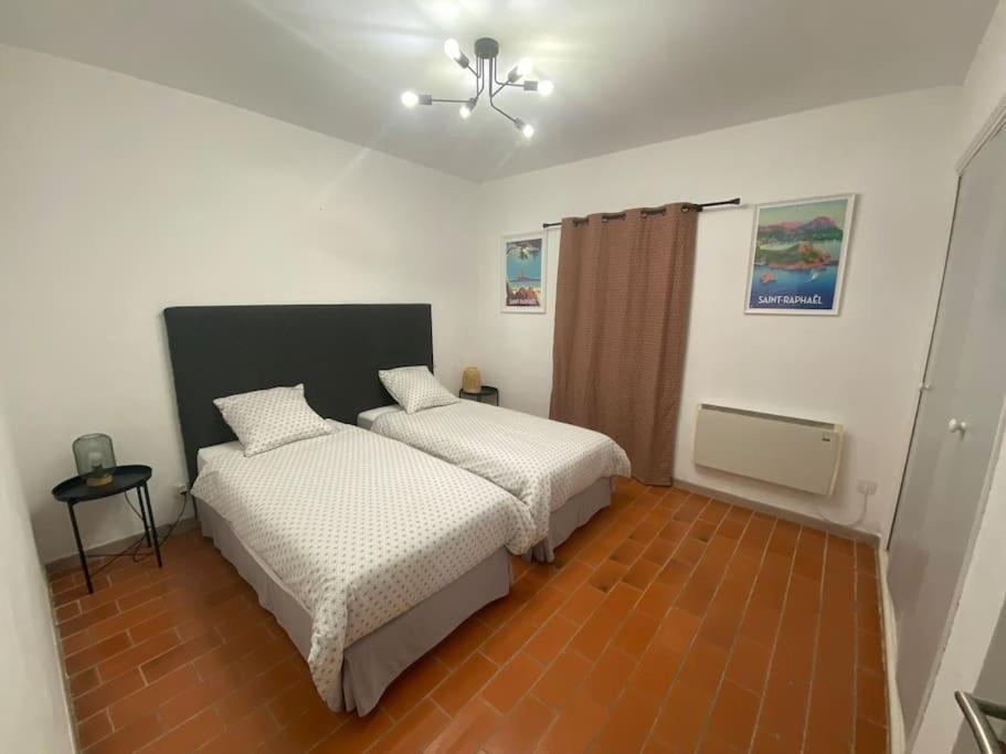 Simone, Appartement Maison, Quartier Calme, Grande Terrasse, Spa, Barbecue, 2 Chambres Fréjus エクステリア 写真